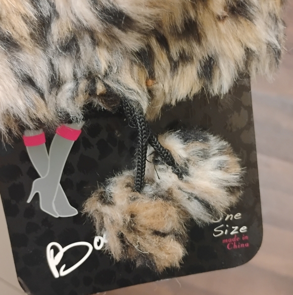 Steve Madden Y2K Leopard Print Faux Fur Boot Cuffs - Picture 3 of 4
